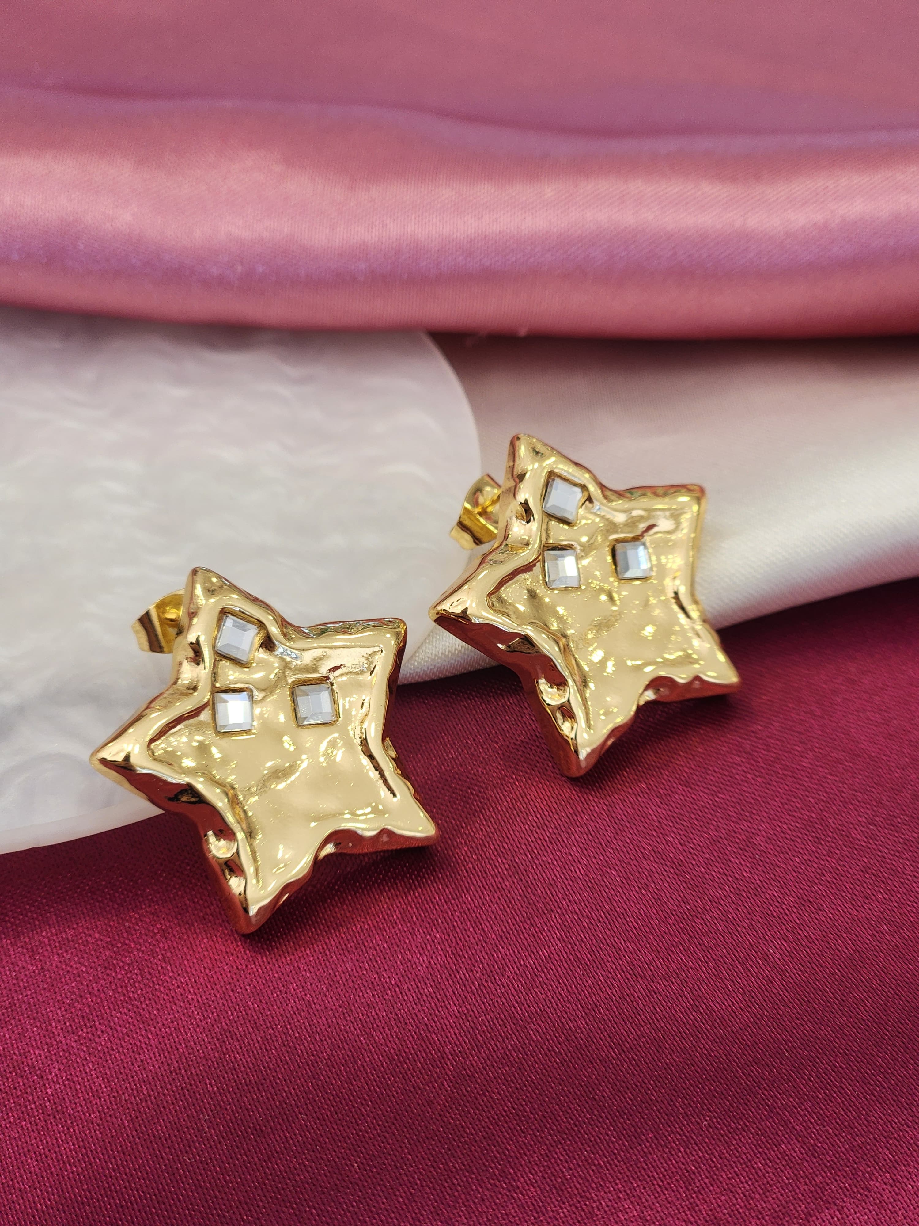Aretes estrella texturizada