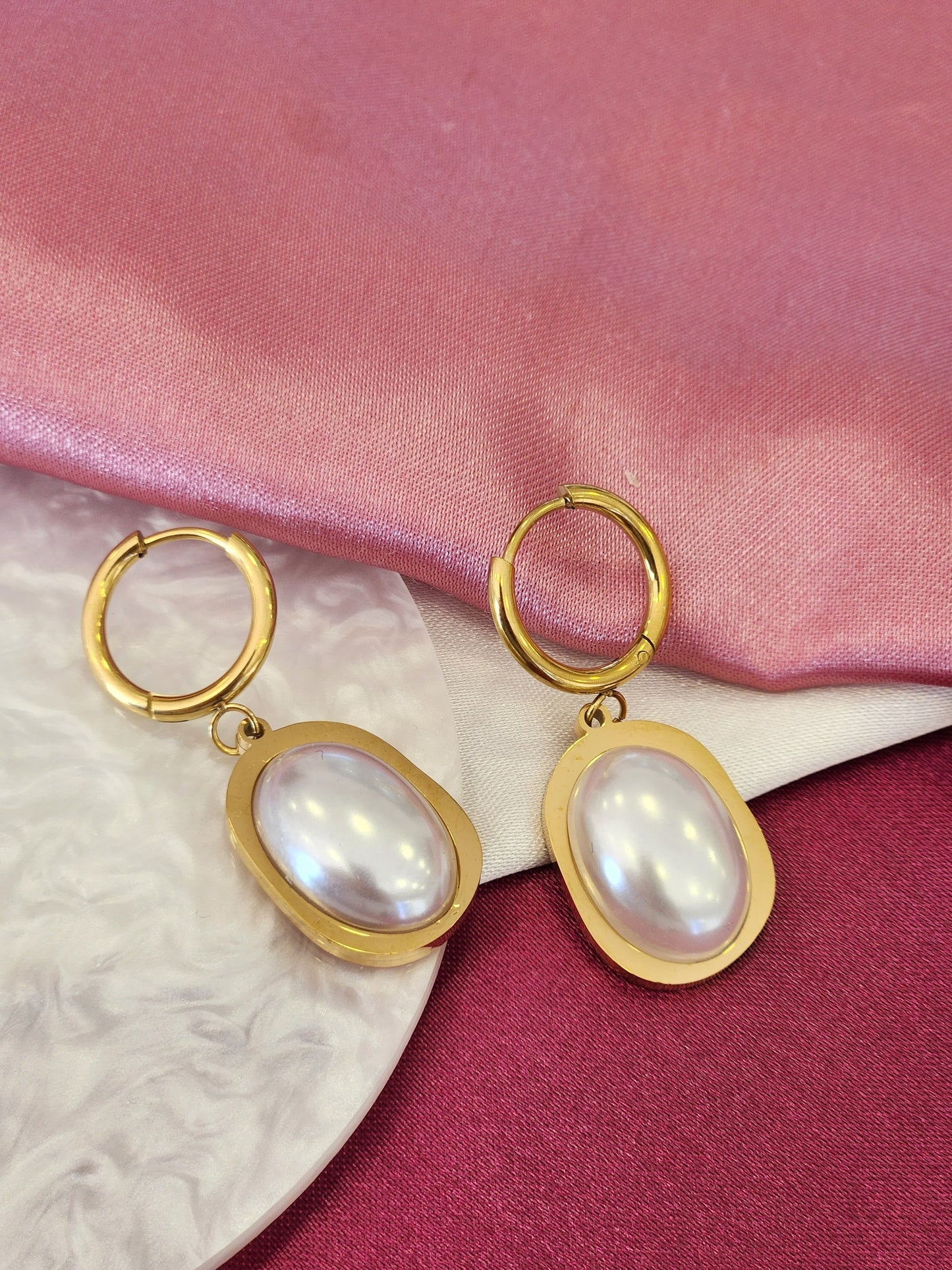 Aretes perla ovalada colgante #G4