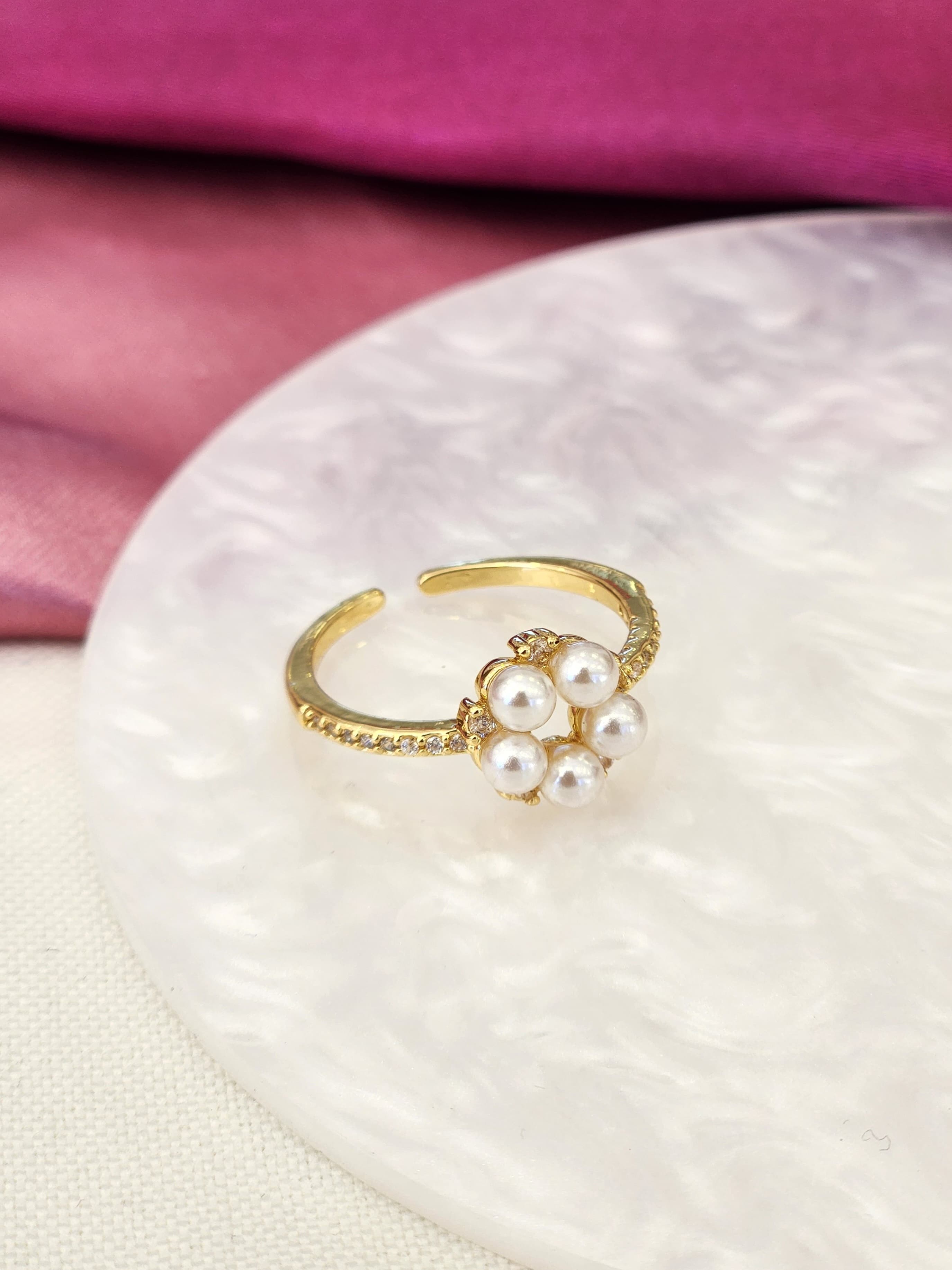 Anillo circulo perlas