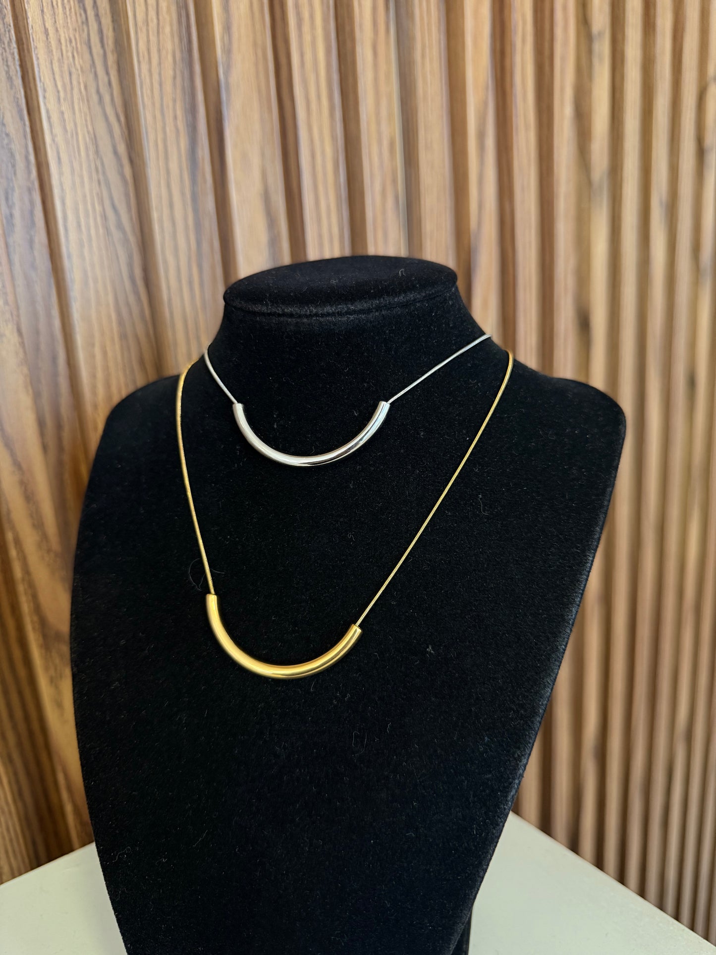 Collar en U alargado