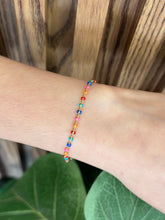 Cargar imagen en el visor de la galería, Pulsera bolitas colores resina
