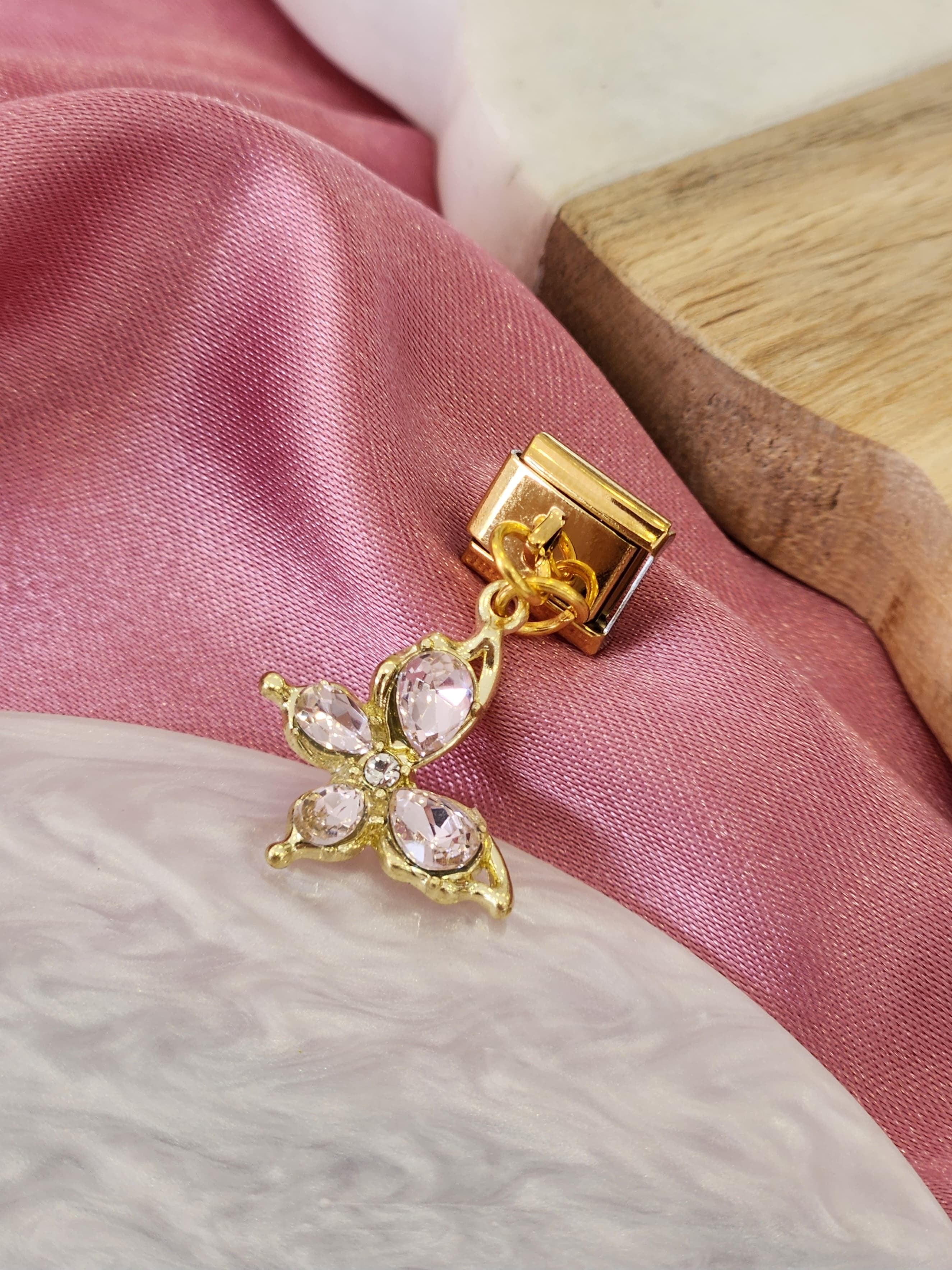 Charm mariposa dorada zirconia rosa #9