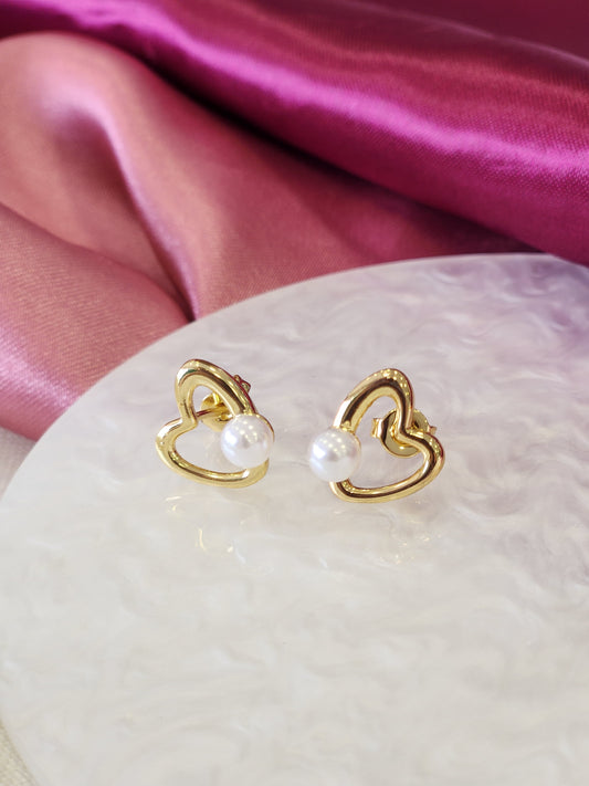 Aretes corazon hueco perla