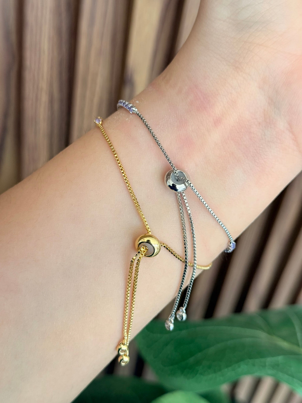 Pulsera plateada linea morada #K26