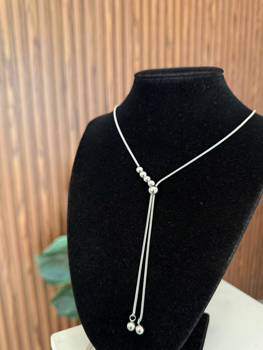 Collar 4 bolitas corbatin plateado #F21