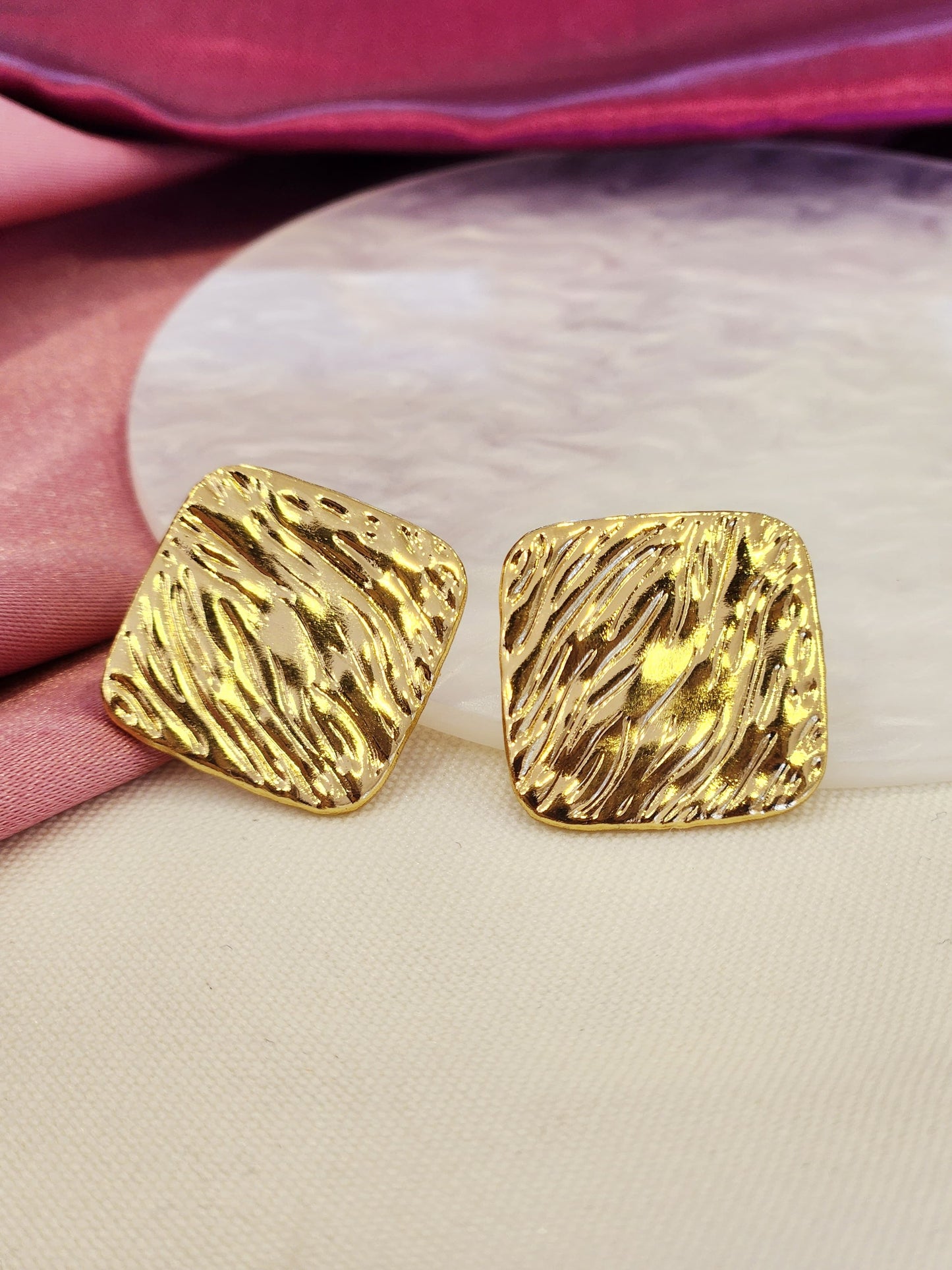 Aretes cuadrados con textura de lineas #L4