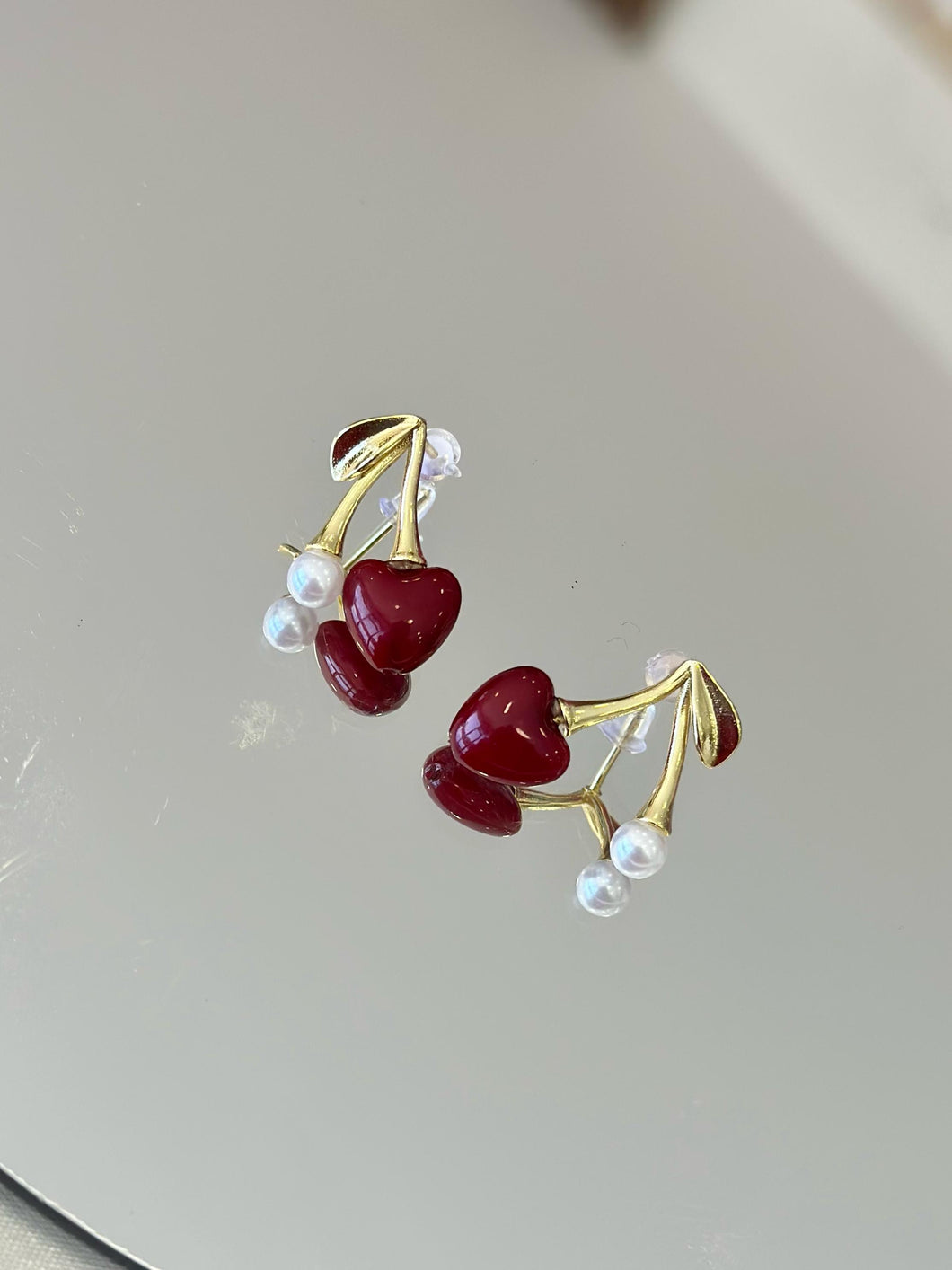 Aretes cereza perla 2.4cm #C210
