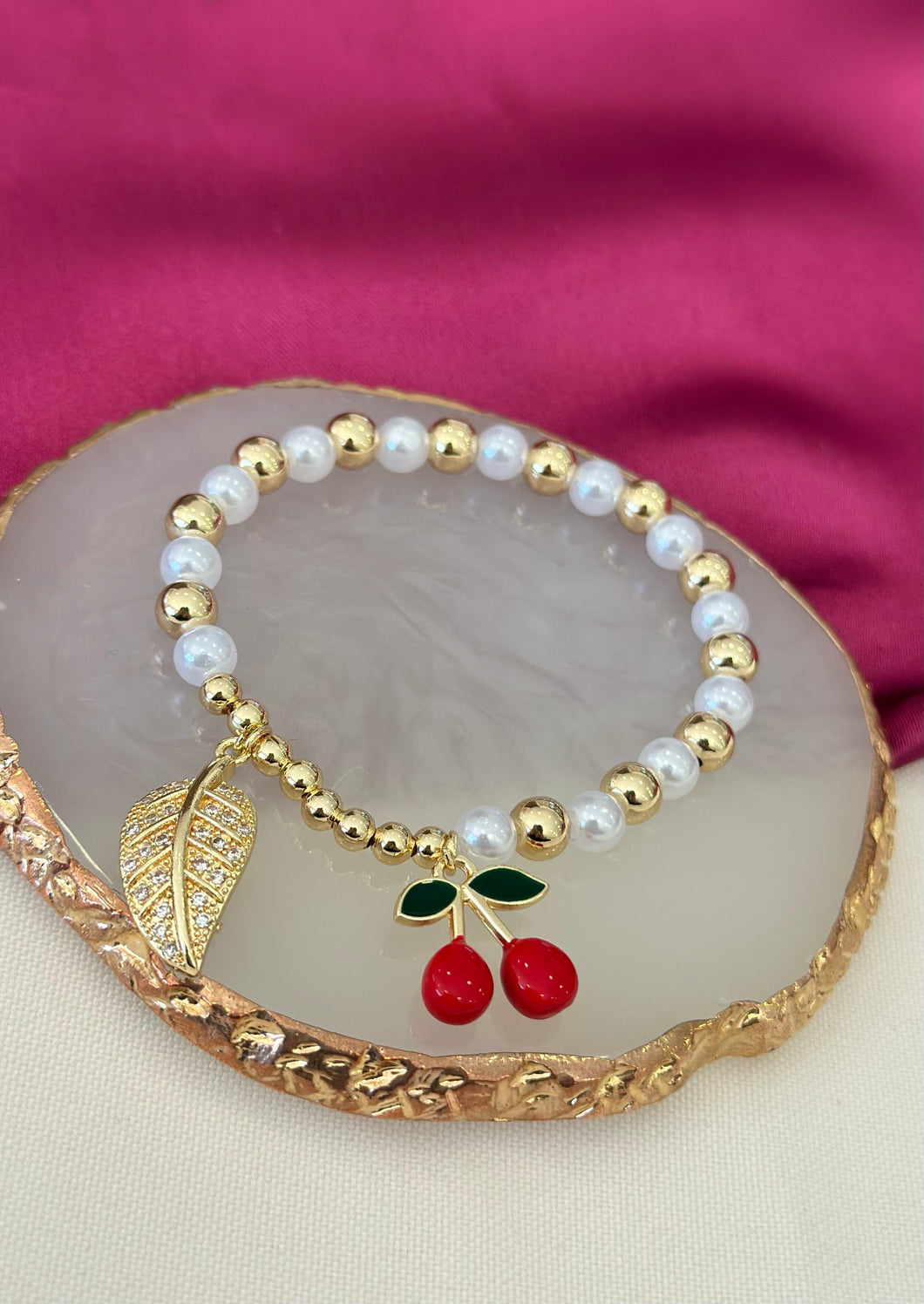 Pulsera cereza perlas figura