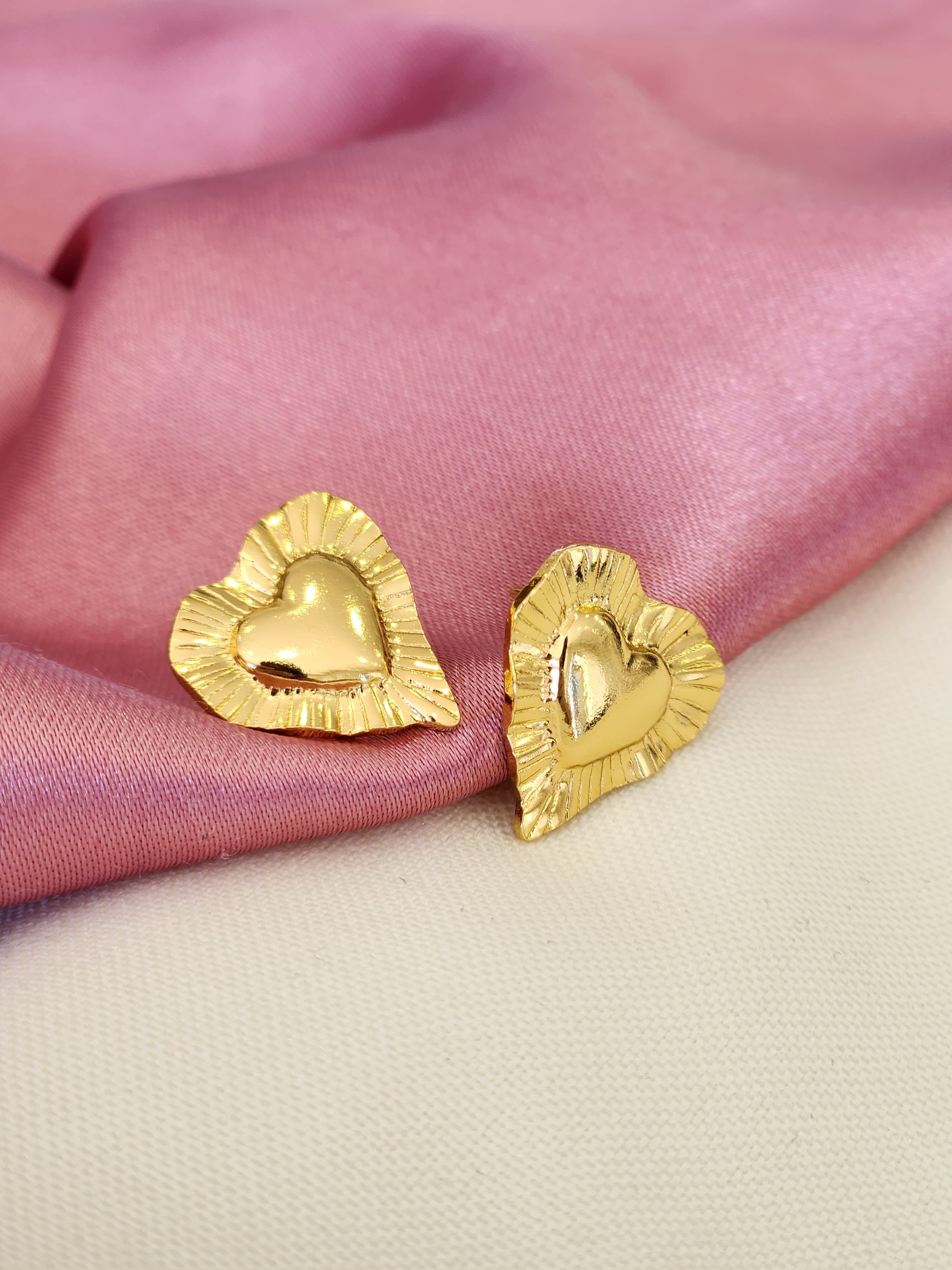 Aretes corazon borde lineas #K10