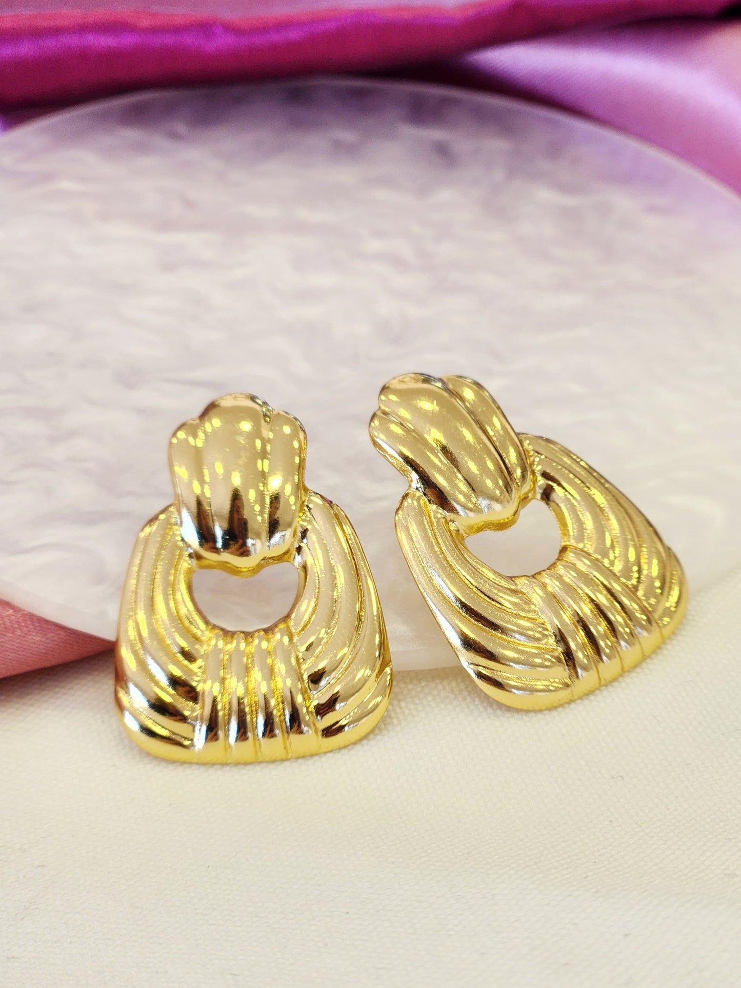 Aretes eslabon lineas texturizados #F48