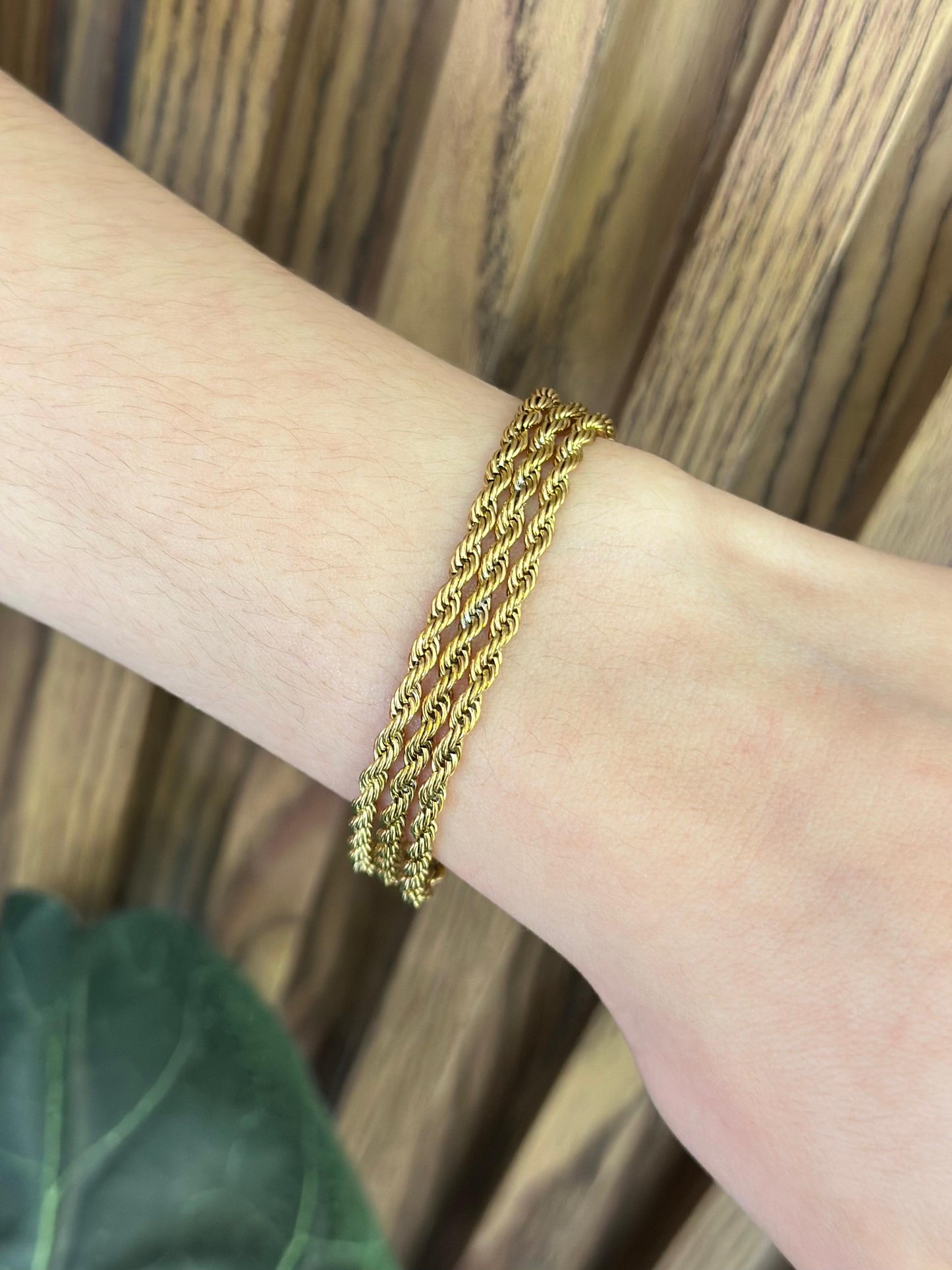 Pulsera triple torsal dorada #28