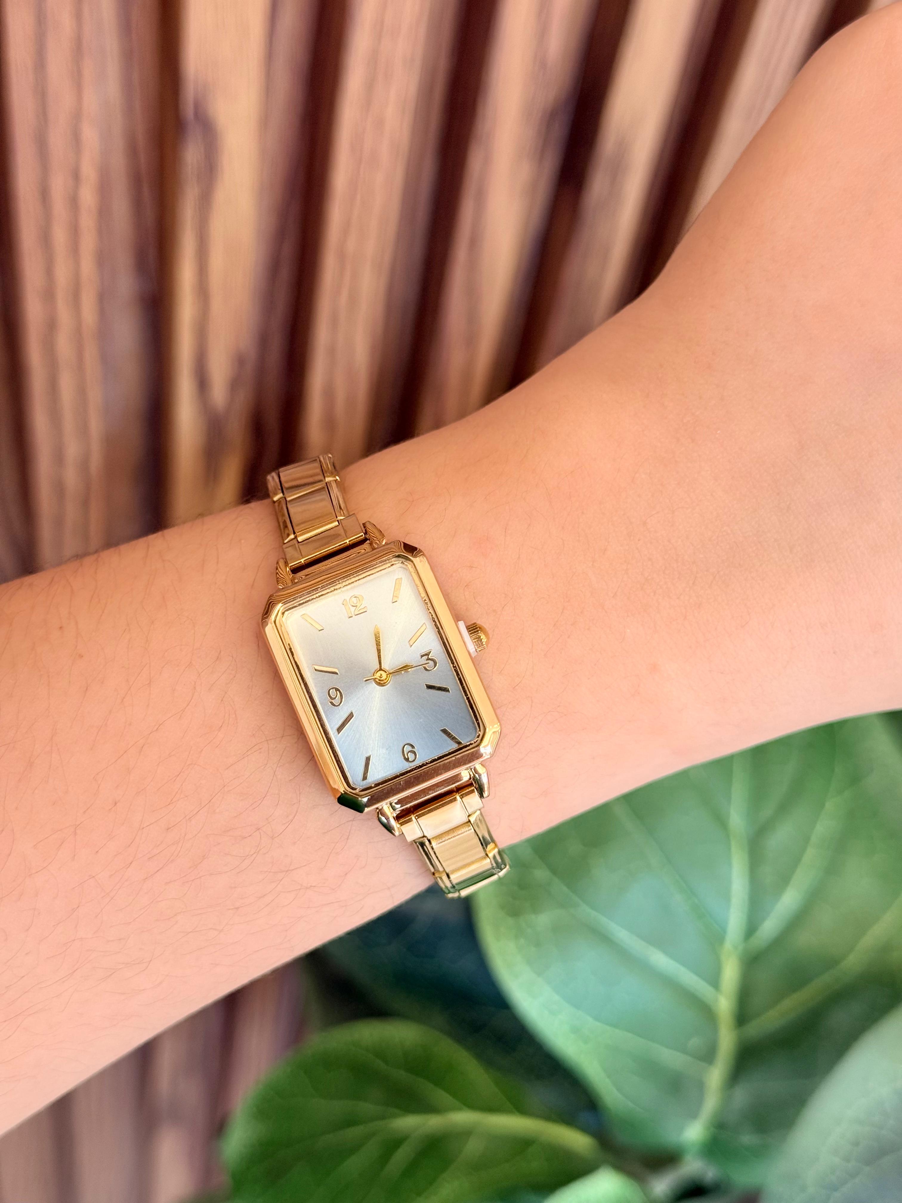 Reloj dorado rectangular numeros difuminado #F19