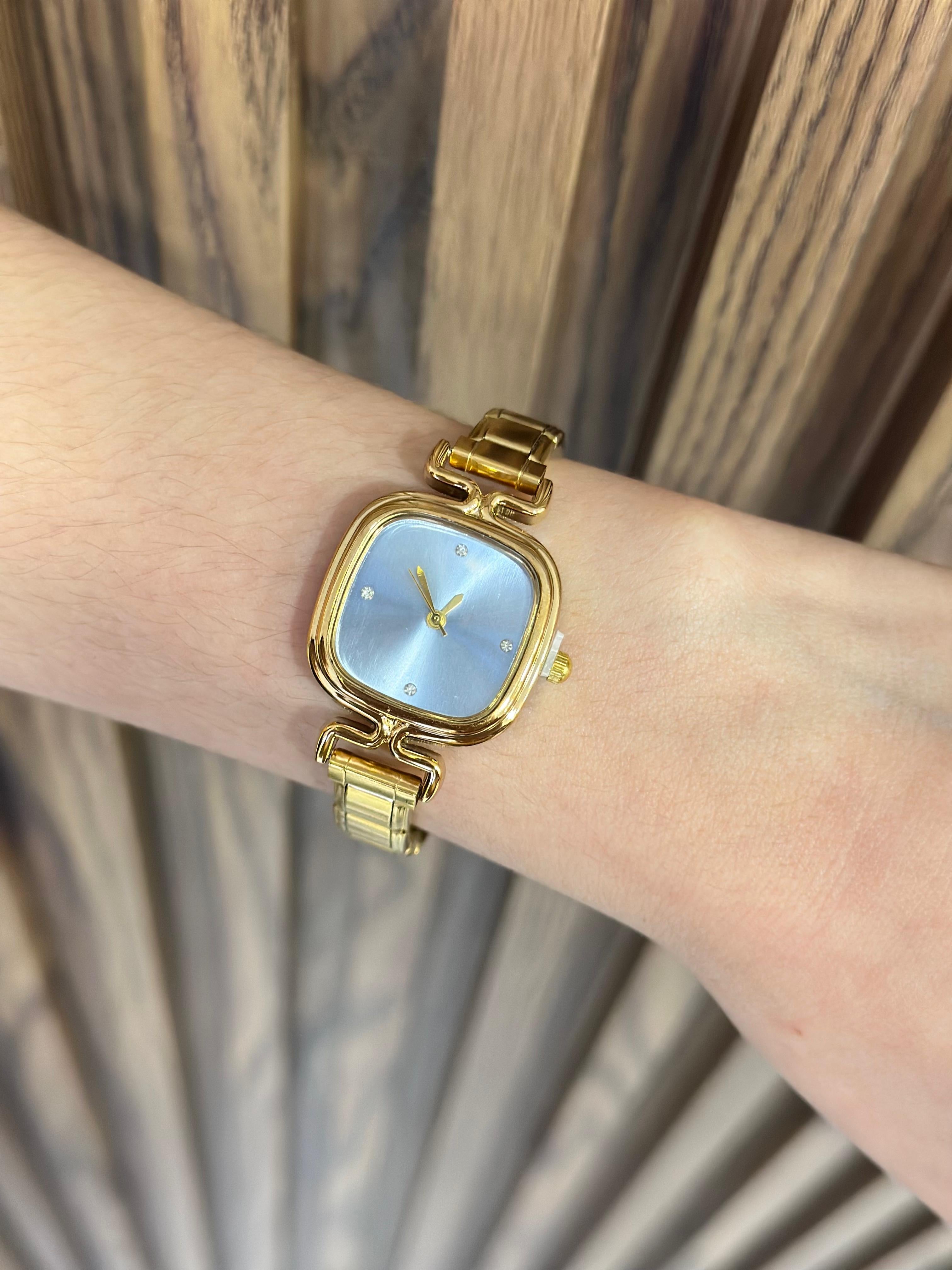 Reloj azul dorado semi cuadrado