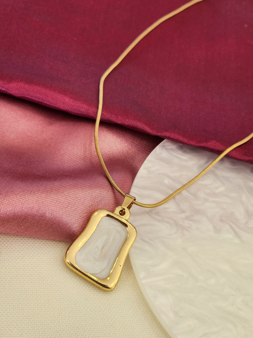 Collar rectangulo irregular