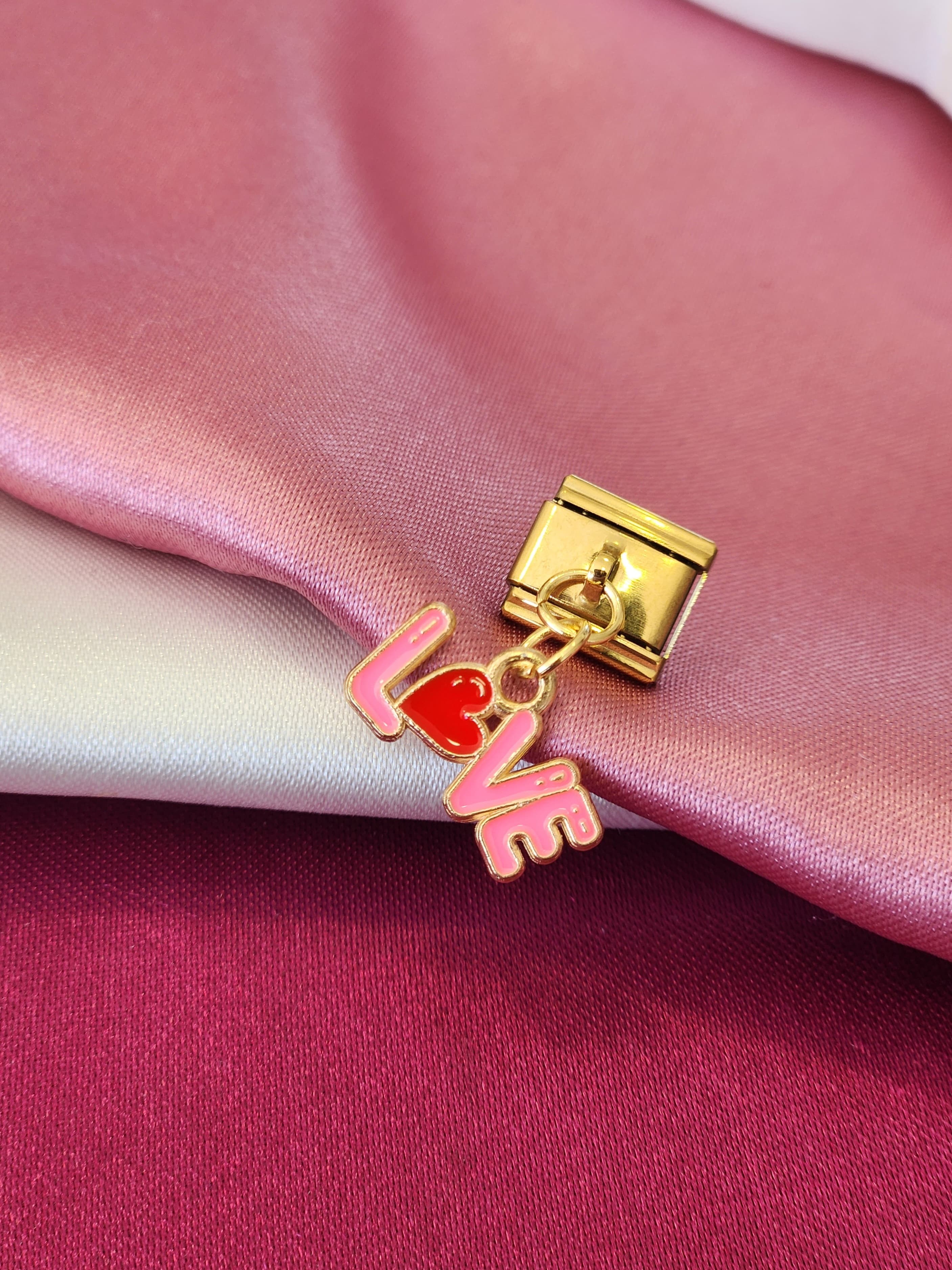 Charm letras love corazon