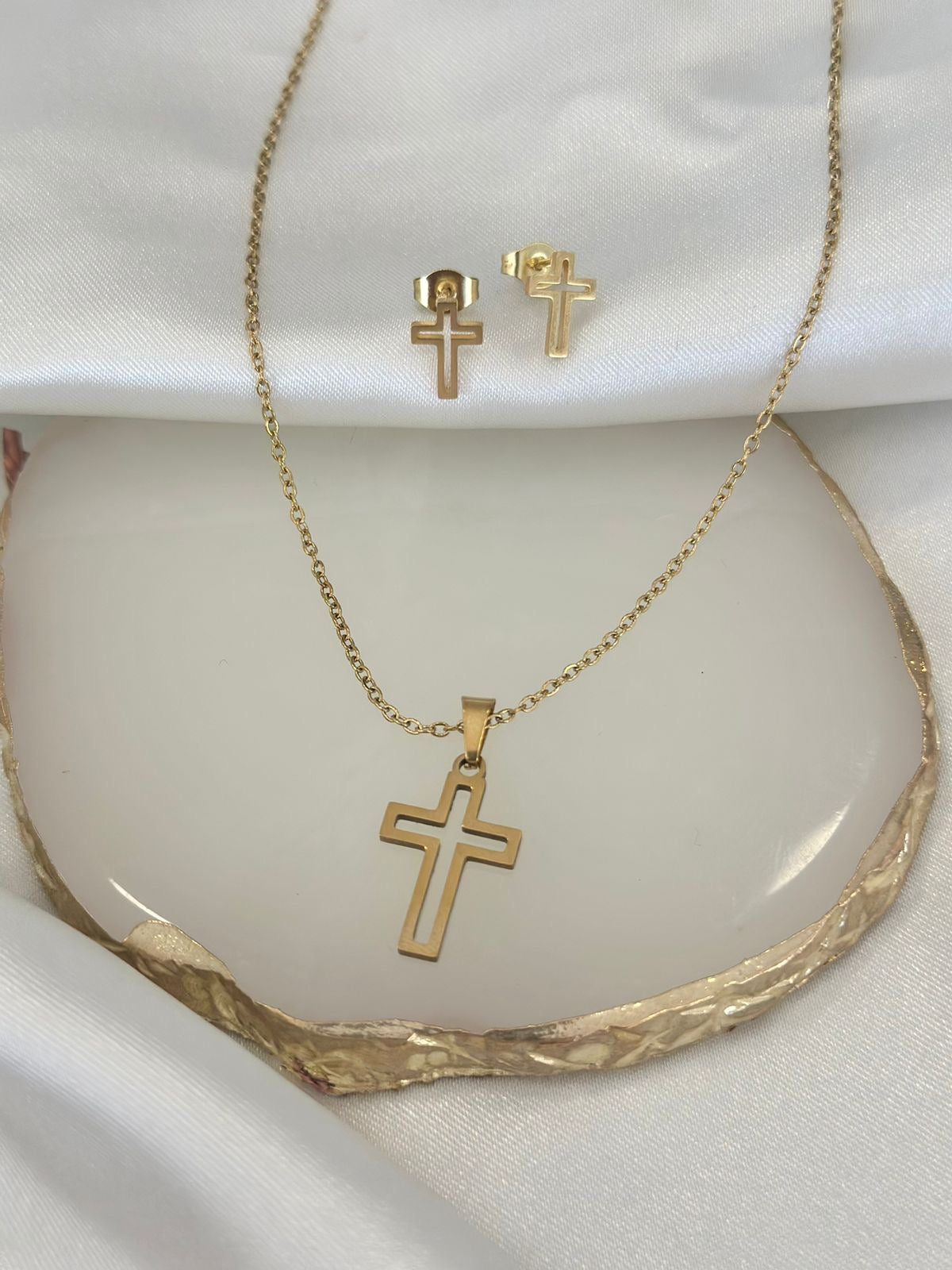 Collar y aretes cruz hueca #47