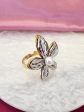 Cargar imagen en el visor de la galería, Anillos bicolor perla flor #G17
