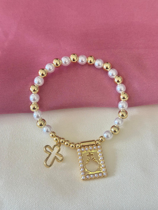 Pulsera perlas bolitas doradas con dije de Cruz y corazon #21