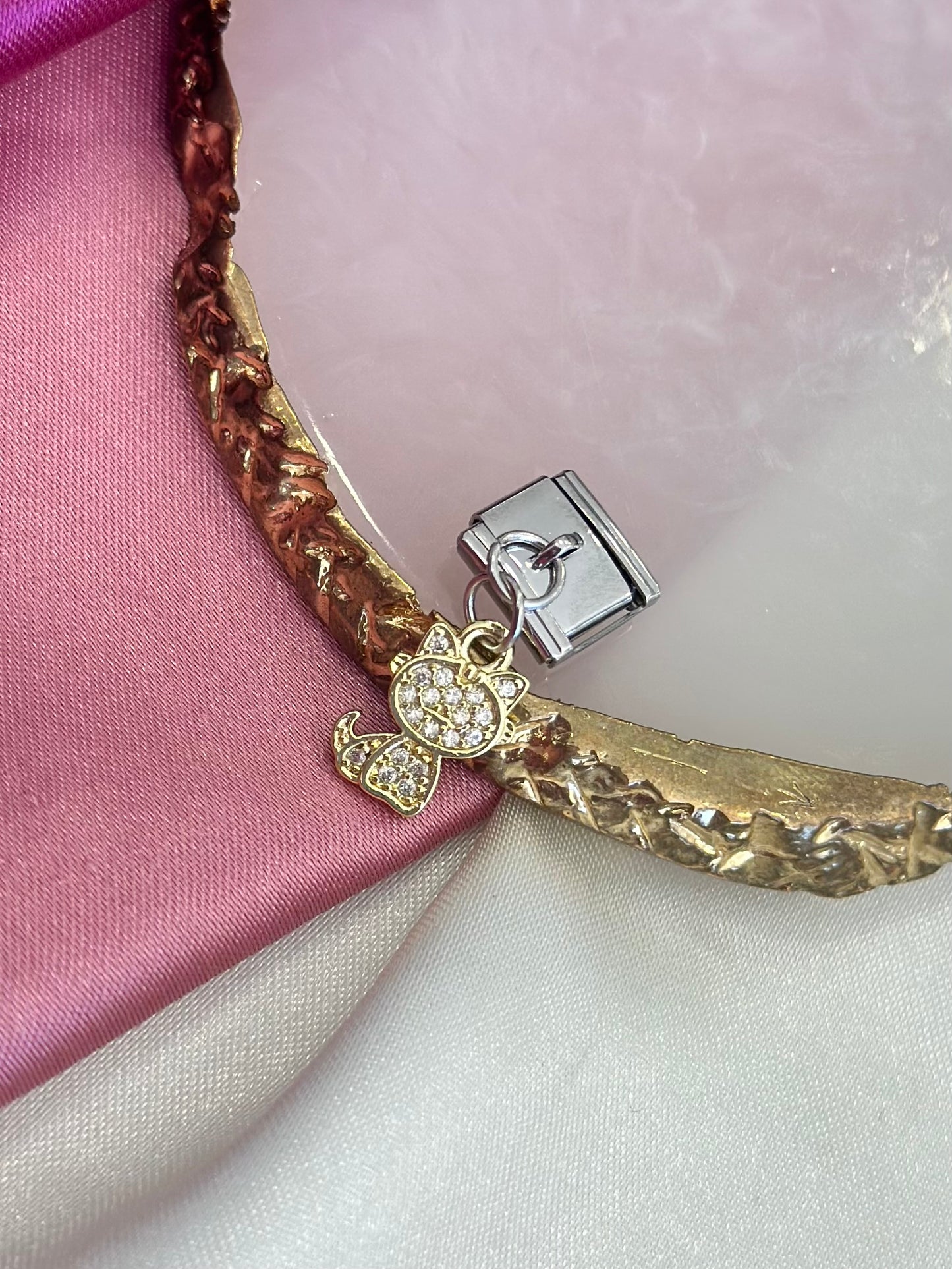 Gato zirconia Charm #1