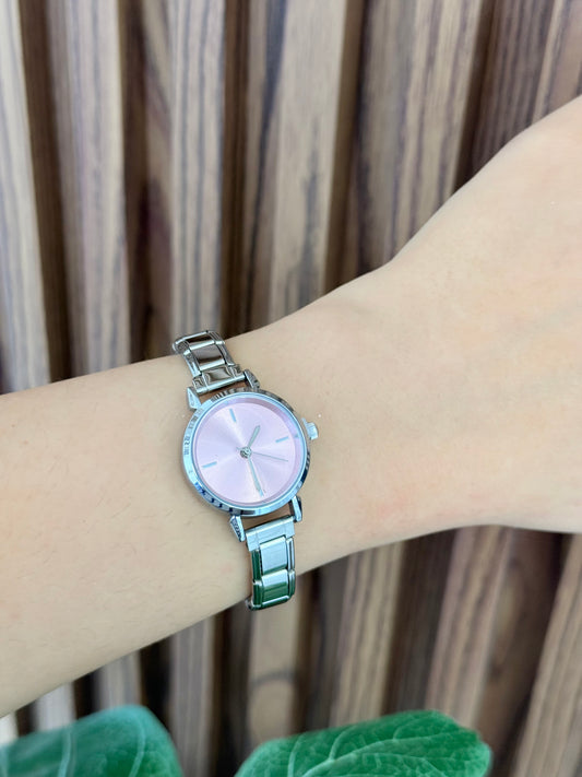 Reloj plateado lineas rosa #F25