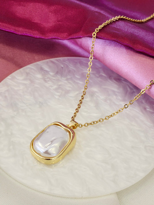Collar rectangular blanco