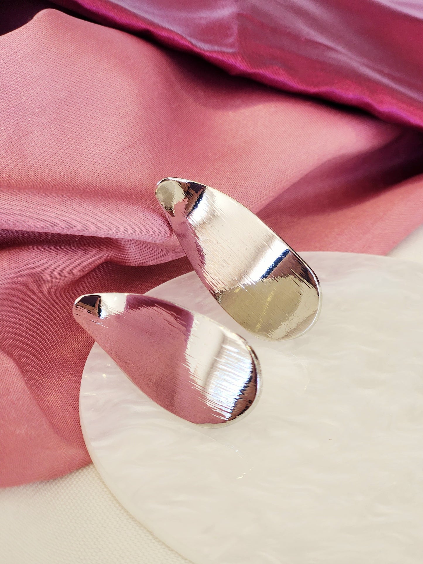 Aretes gota alargada ondulada plateada #A0.4