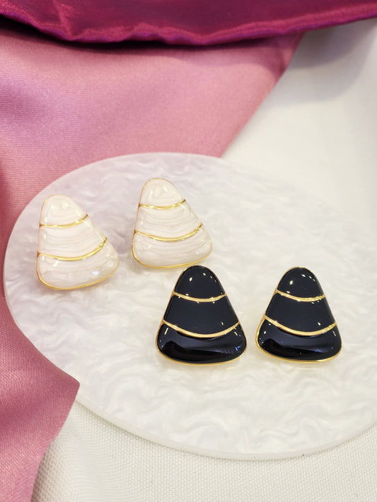 Aretes triangulo redondeado lineas doradas #J13