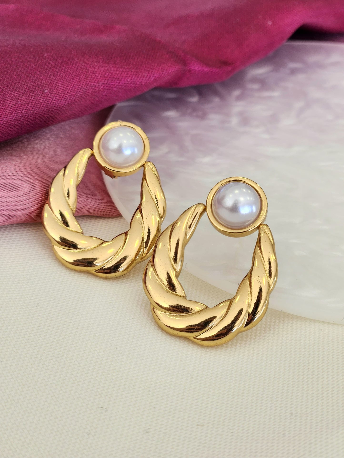 Aretes ovalados trenzados con perla #B4.10