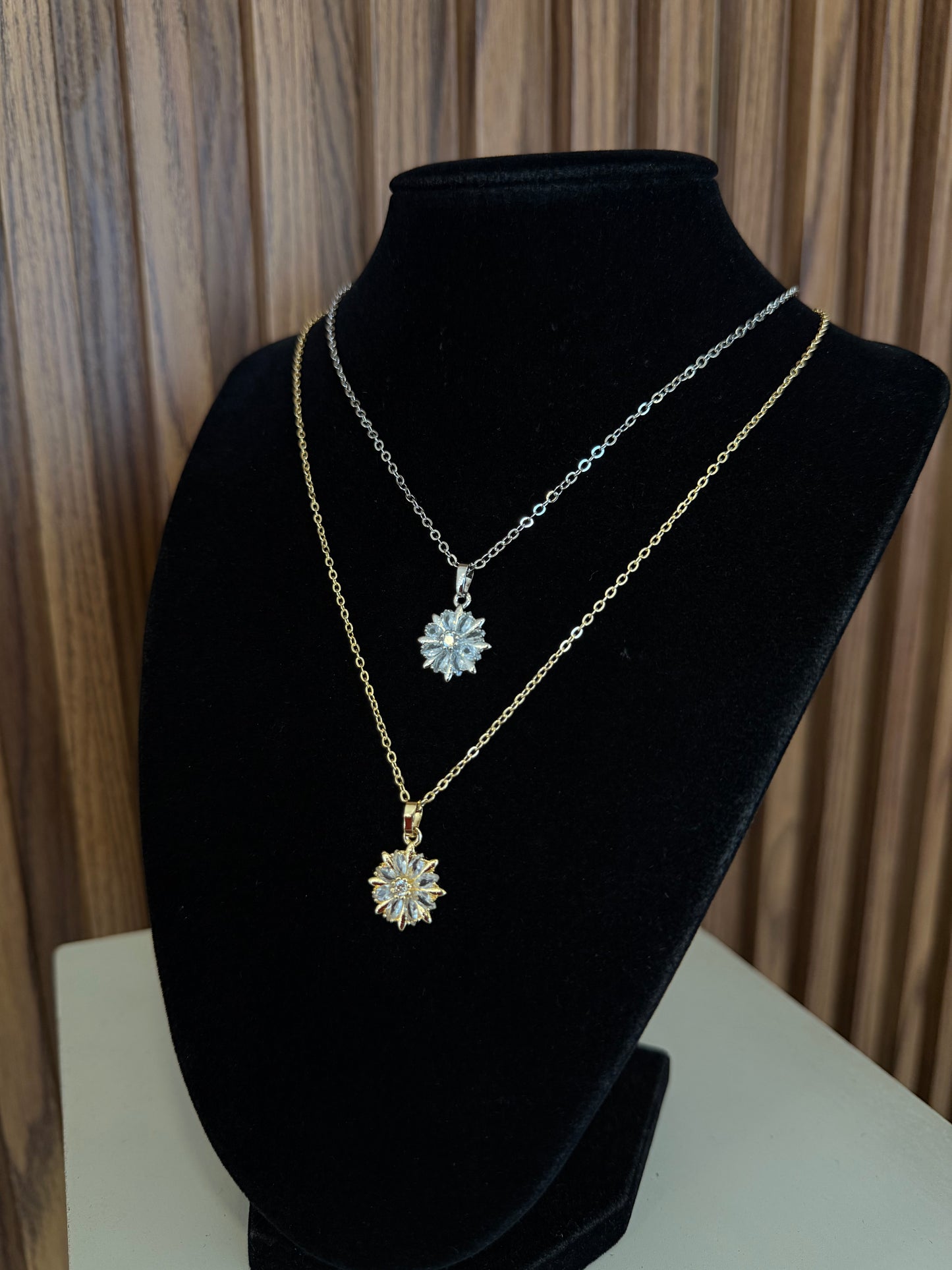 Collar flor redonda