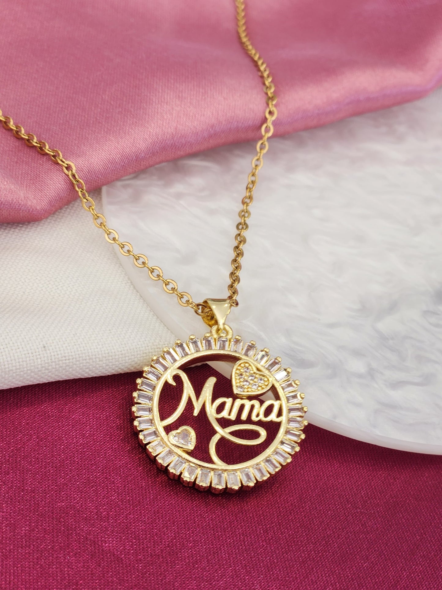 Collar circulo mama cursiva con zirconias alrededor #2