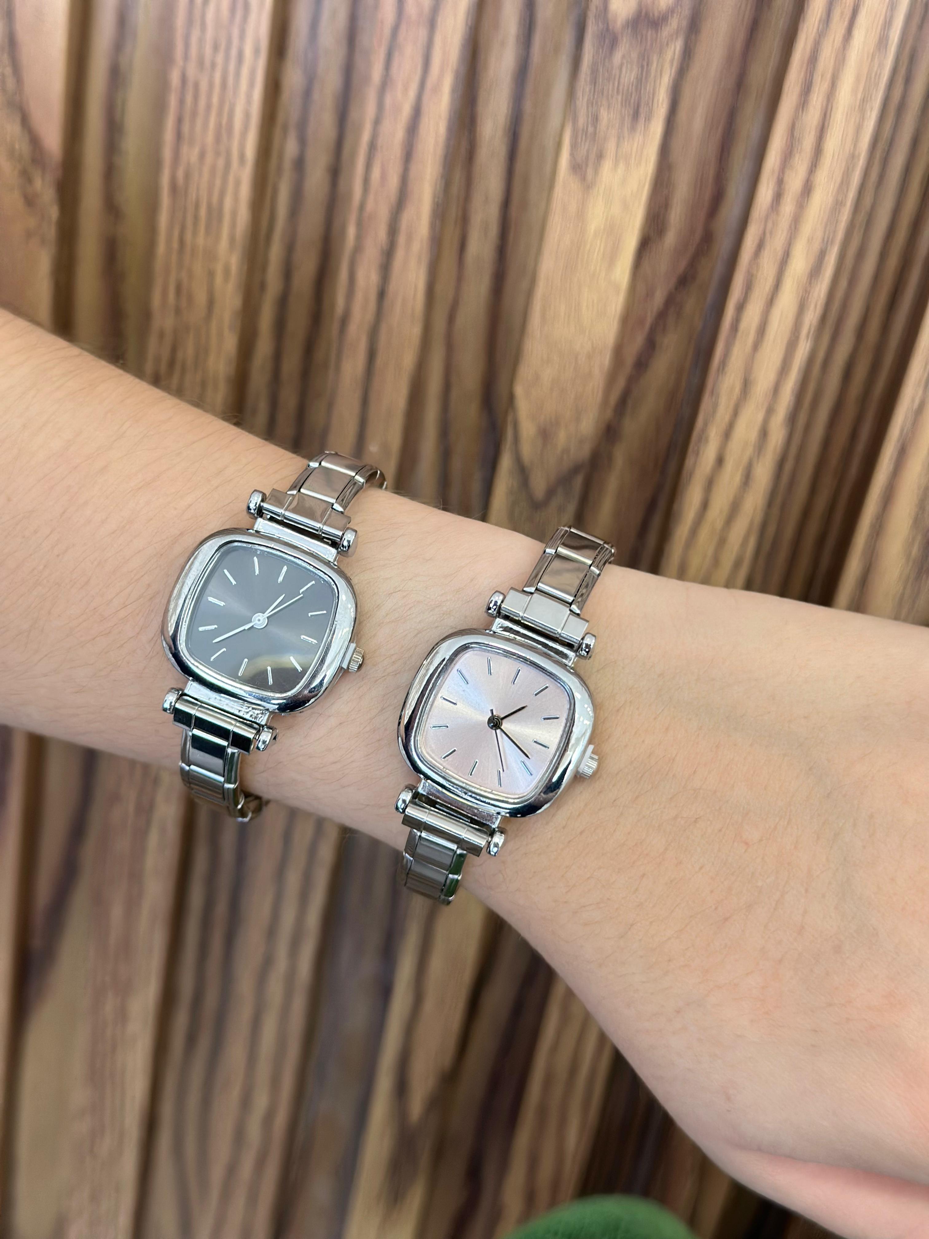 Reloj semicuadrado