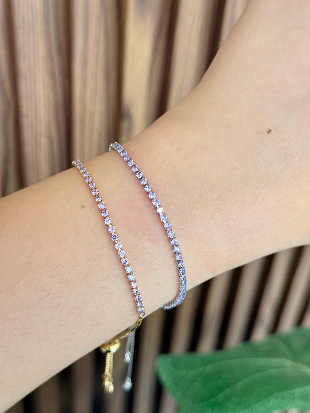 Pulsera plateada linea morada #K26