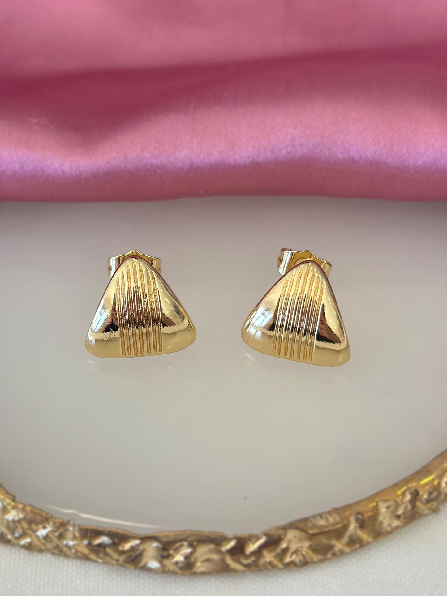 Aretes triangulo con rayas #A20