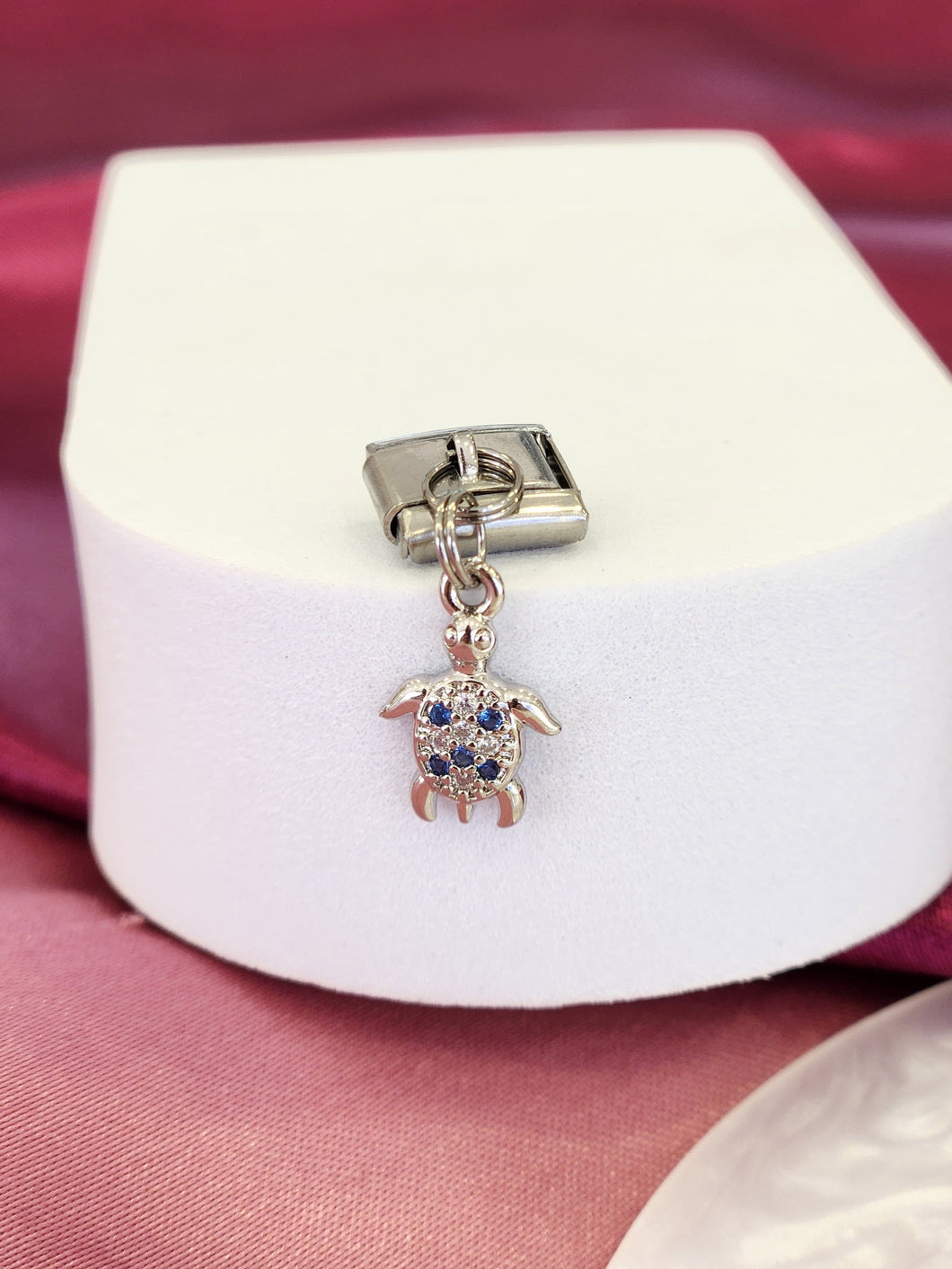 Charm tortuga plateada zirconia #11