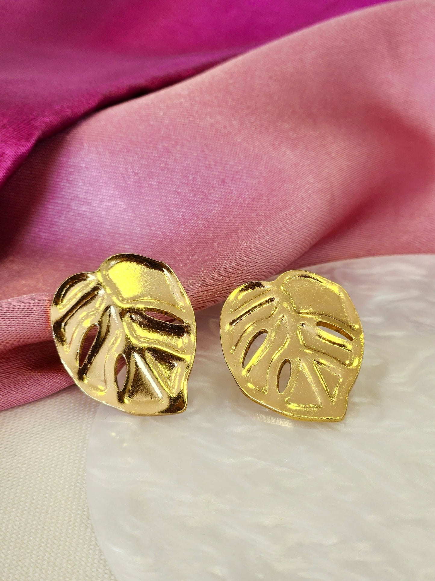Aretes hoja dorada #N6