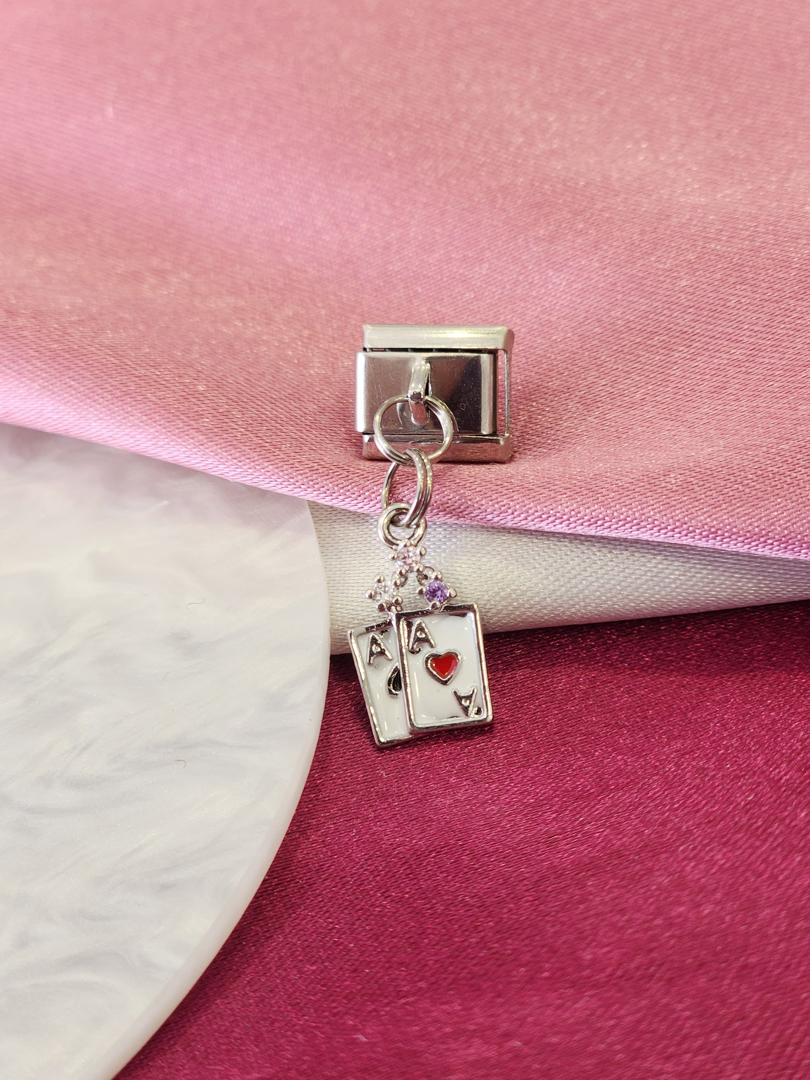Charm cartas plateado