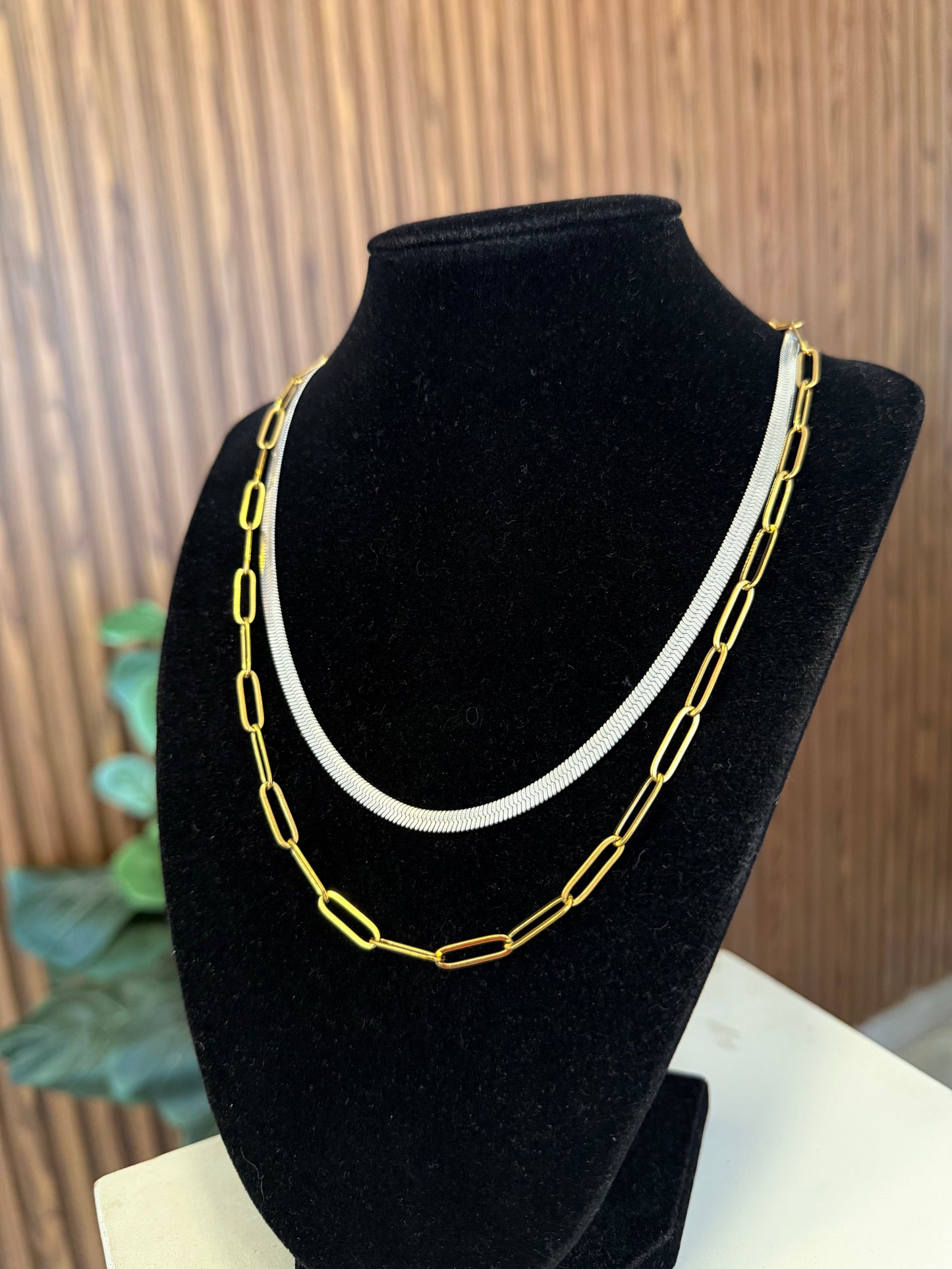Collar doble plana plateada y eslabones delgados dorados #J10