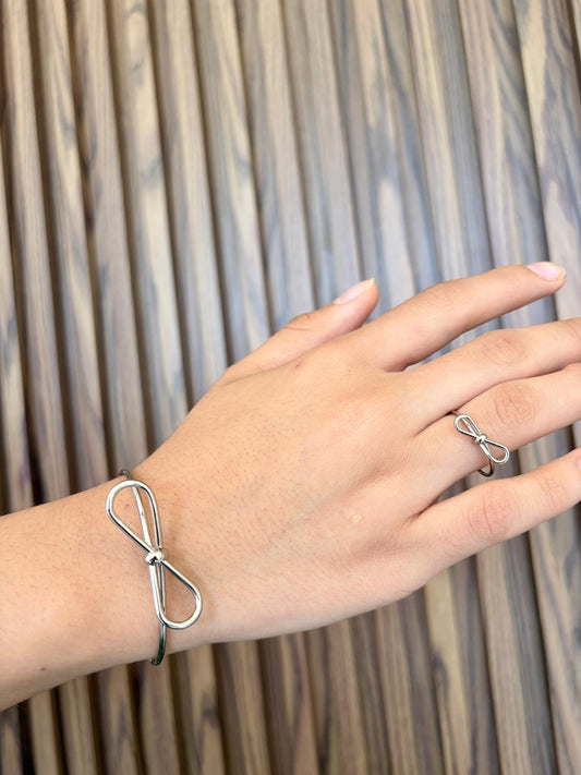 Pulsera y anillo moño plateado #42
