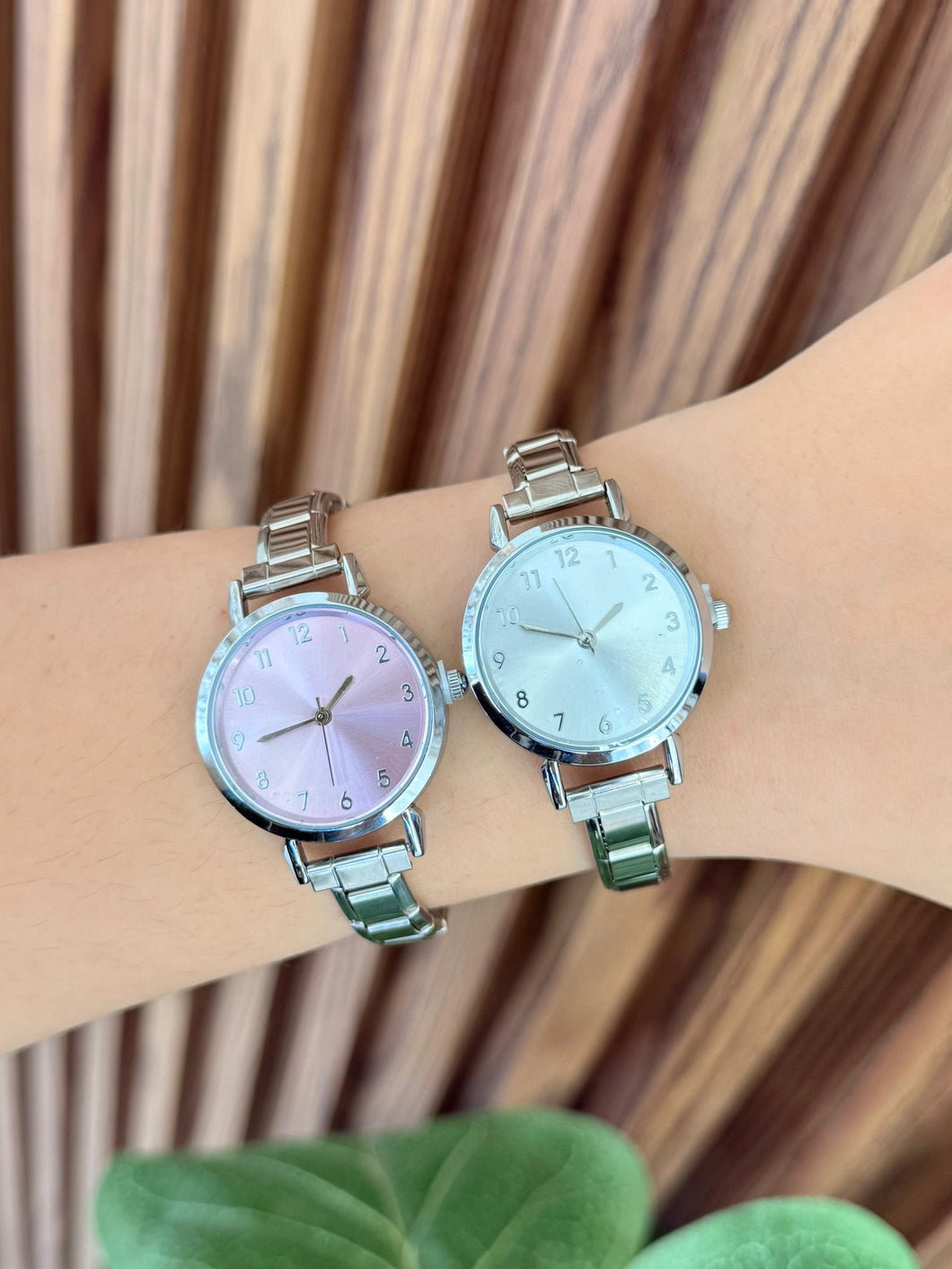 Reloj plateado numeros #A21