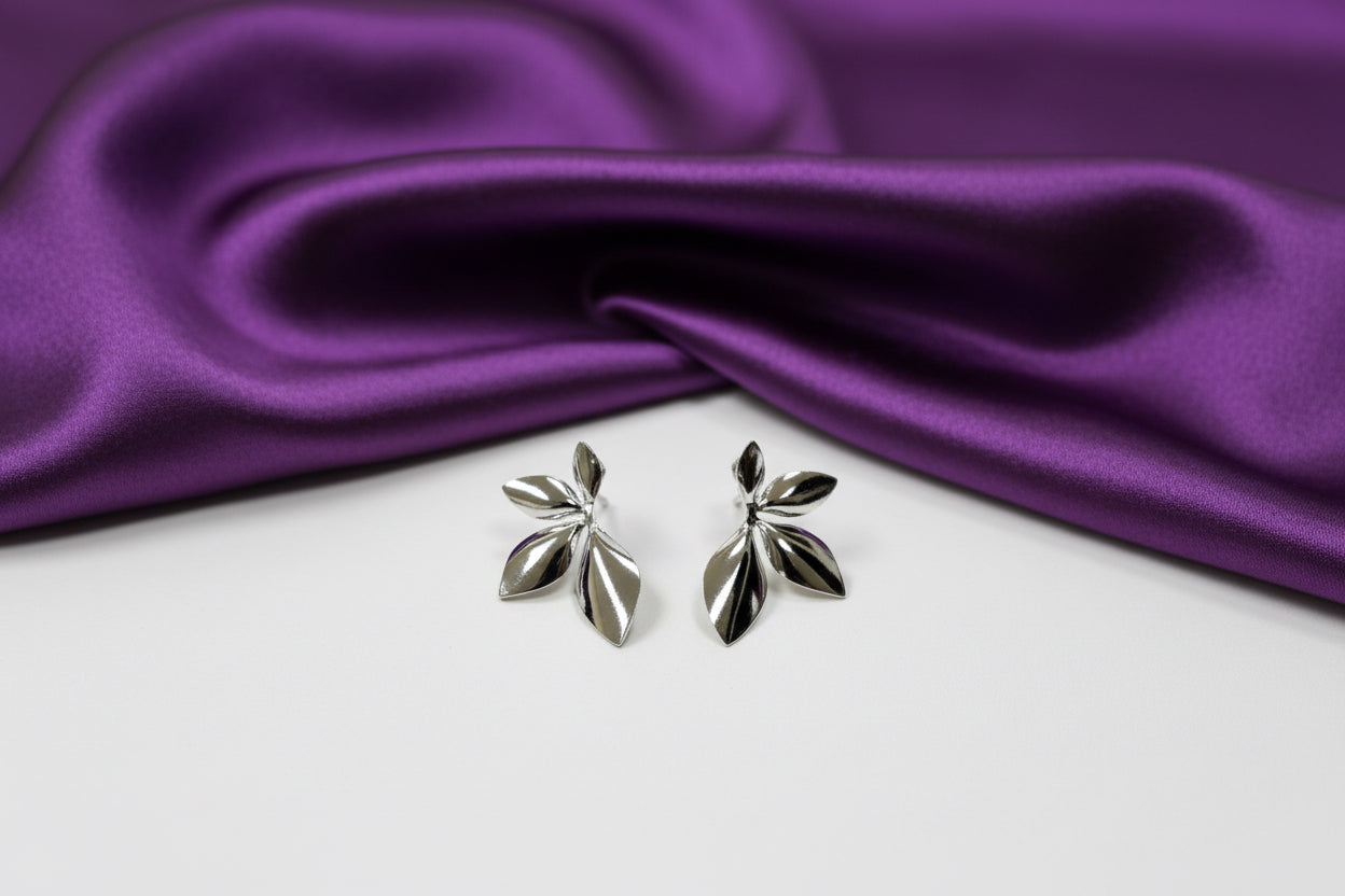 Aretes 4 petalos plateados #K9