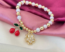 Cargar imagen en el visor de la galería, Pulsera cereza perlas figura
