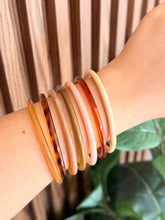 Cargar imagen en el visor de la galería, Pulseras semanario tubulares acrilico #K48 #K49
