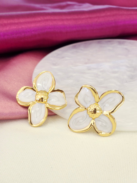 Aretes cuatro petalos dorado centro