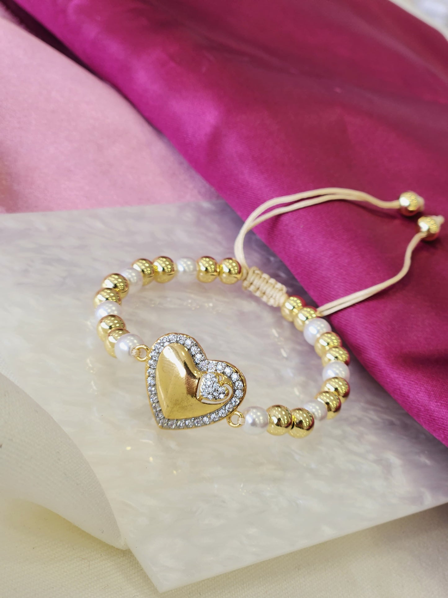 Pulsera corazon bolitas doradas y perlas #12