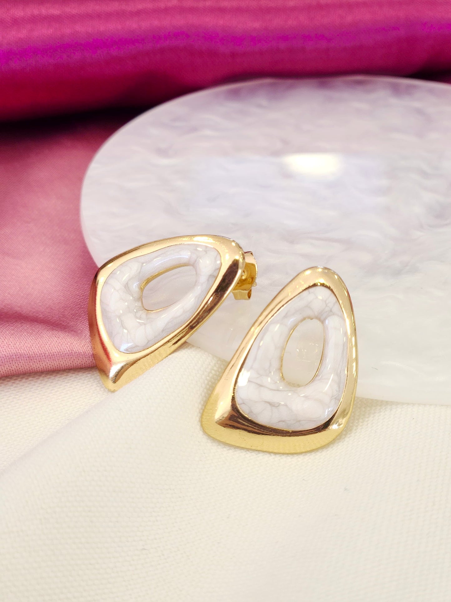 Aretes triangulo blanco
