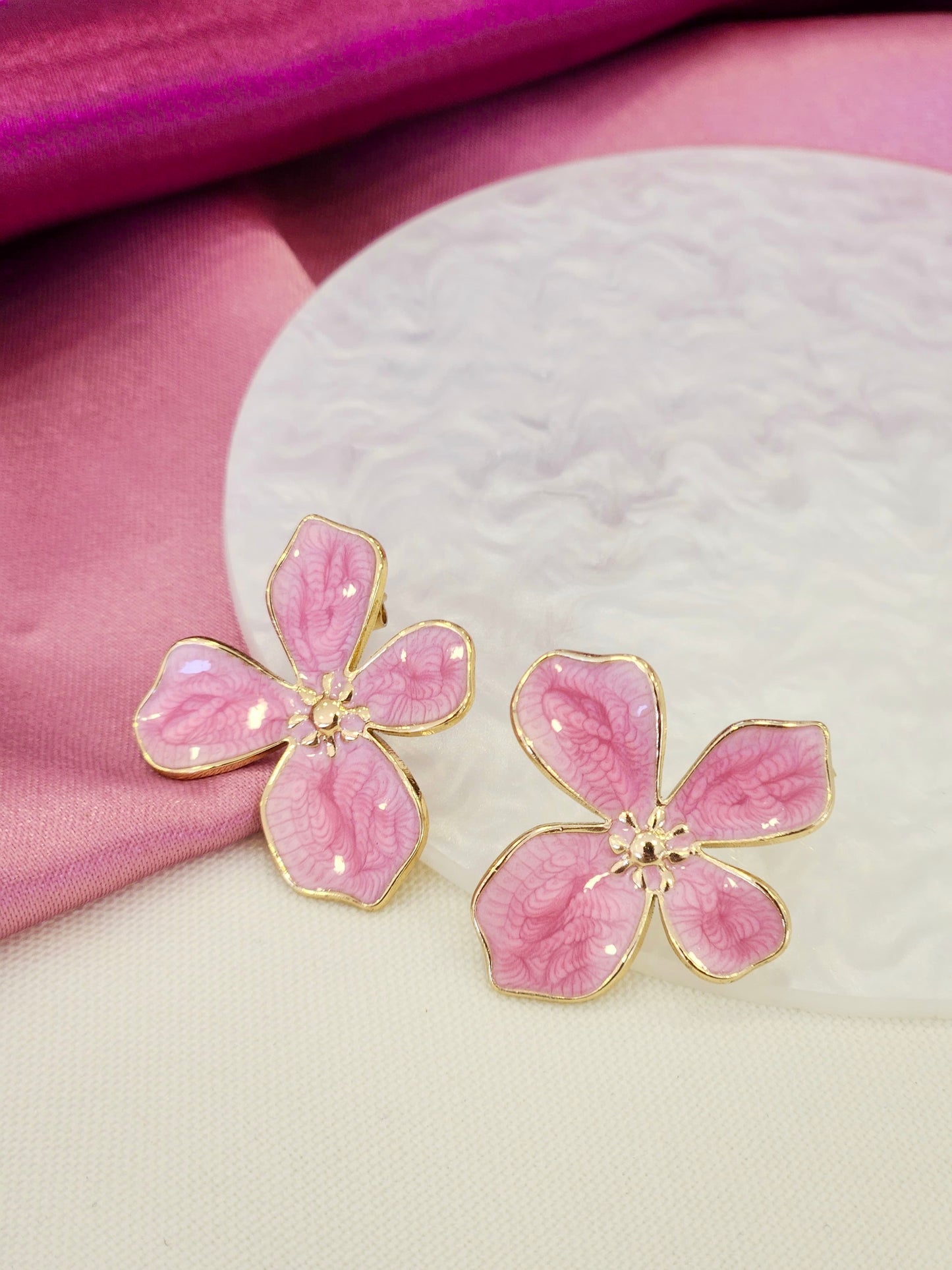 Aretes cuatro petalos rosa puntos centro