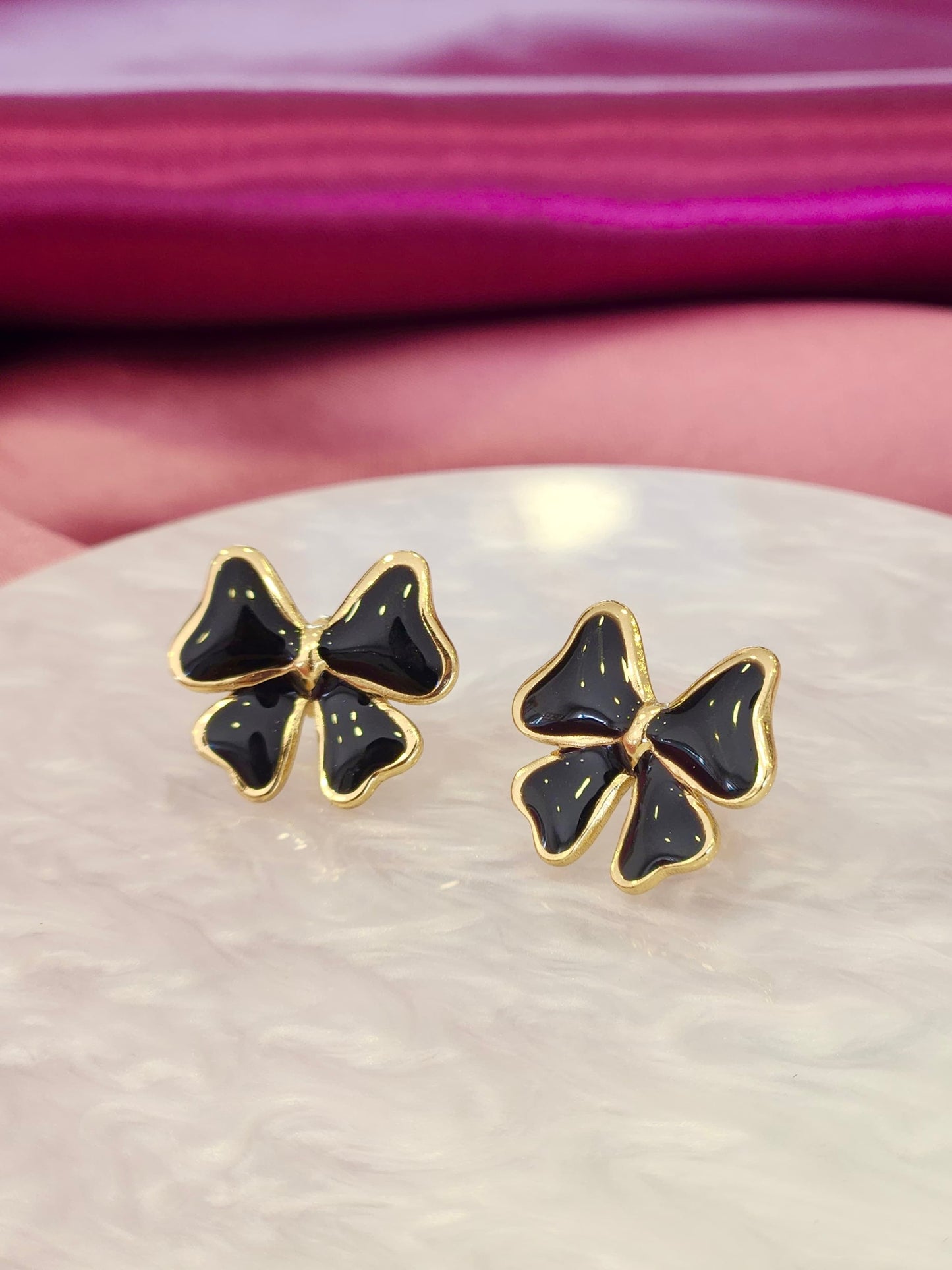 Aretes moño negro