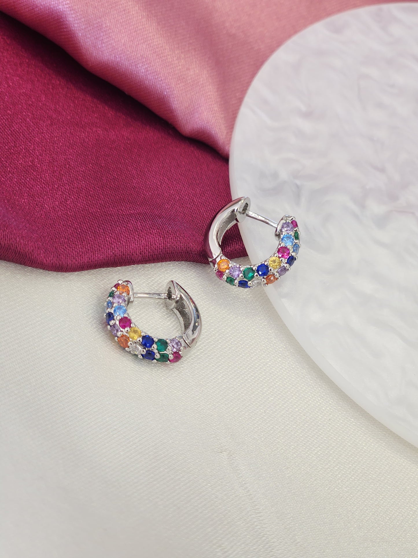 Aretes mitad zirconia colores plateados #F15