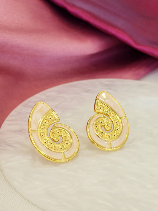 Aretes caracol beige con dorado #J2