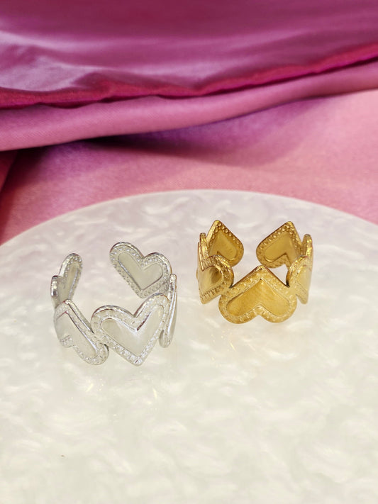 Anillo corazones planos seguidos
